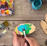 الرسم على القطع الخشبية